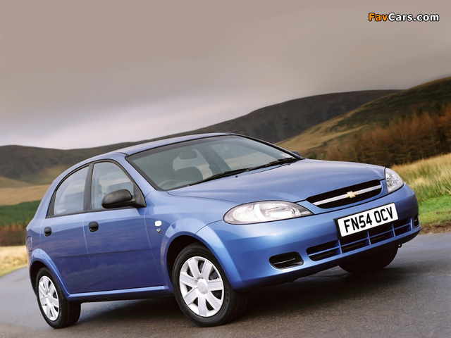 Chevrolet Lacetti Hatchback UK-spec 2004 wallpapers (640 x 480)
