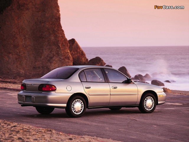 Photos of Chevrolet Malibu 2000–04 (640 x 480)