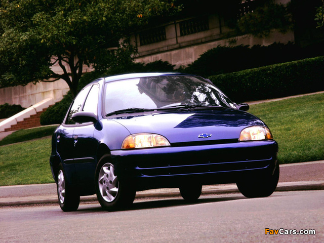 Chevrolet Metro Sedan 1998–2001 photos (640 x 480)