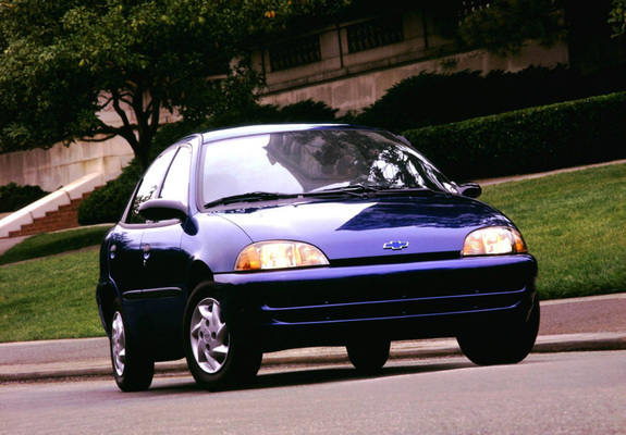 Chevrolet Metro Sedan 1998–2001 photos