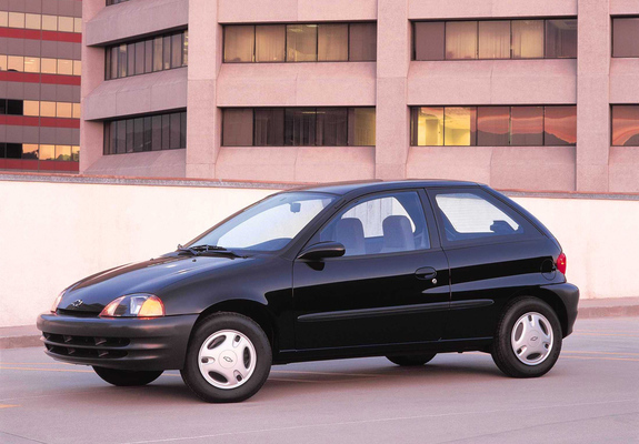 Chevrolet Metro Coupe 1998–2001 pictures