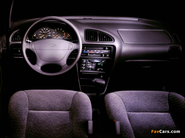 Chevrolet Metro Coupe 1998–2001 wallpapers (640 x 480)