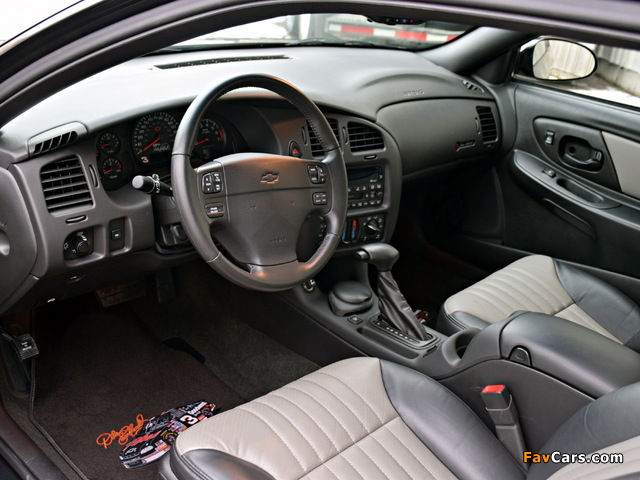 Photos of Chevrolet Monte Carlo SS Dale Earnhardt Signature Edition 2001–2002 (640 x 480)