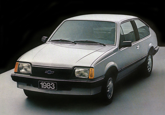 Images of Chevrolet Monza Hatchback 1982–88