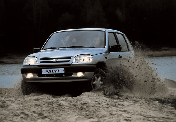 Pictures of Chevrolet Niva 2002–09