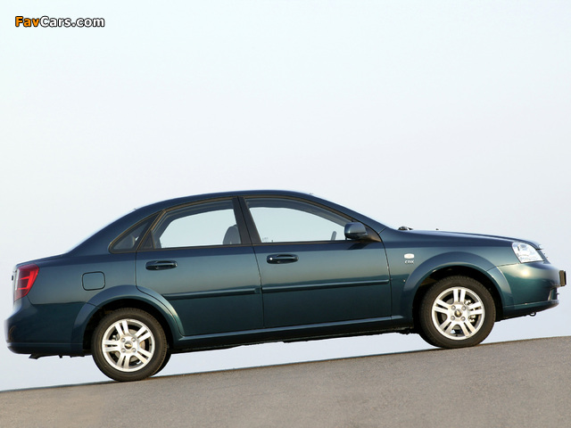 Chevrolet Nubira Sedan 2004–09 wallpapers (640 x 480)