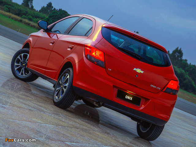 Chevrolet Onix 2012 images (640 x 480)