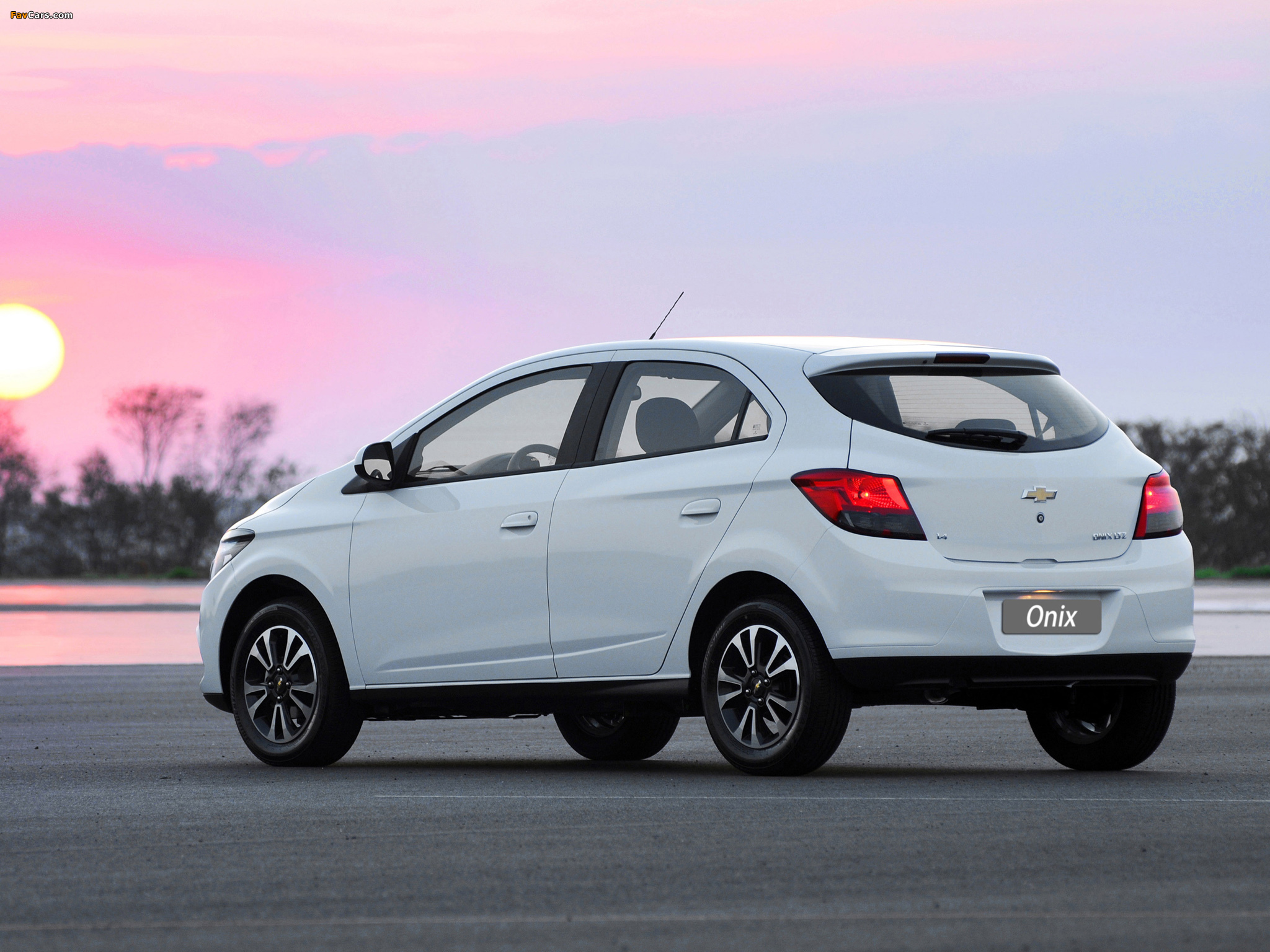 Images of Chevrolet Onix 2012 (2048 x 1536)