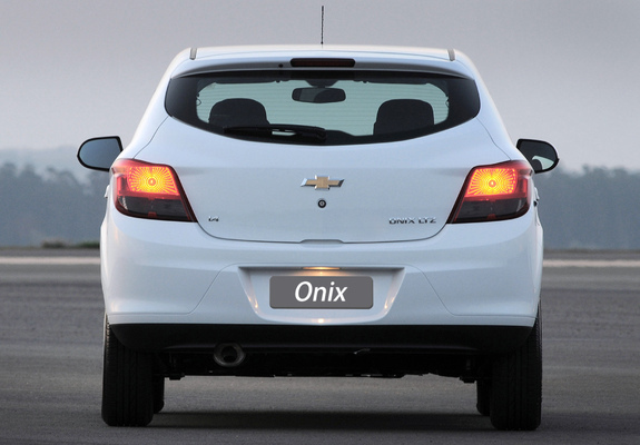 Photos of Chevrolet Onix 2012