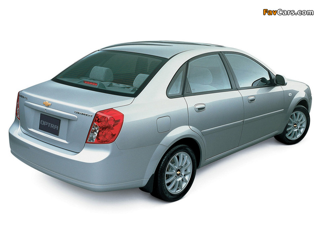 Chevrolet Optra Sedan 2003–04 wallpapers (640 x 480)