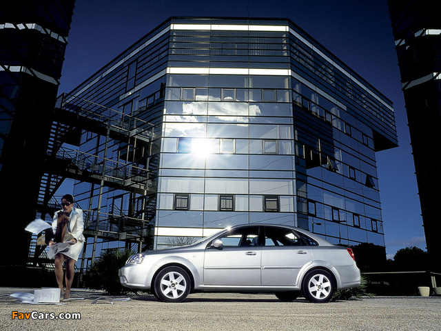 Images of Chevrolet Optra Sedan 2004–09 (640 x 480)