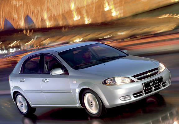 Images of Chevrolet Optra5 2004–08