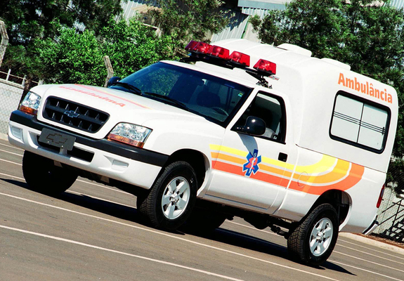 Chevrolet S-10 Ambulancia 2005 images