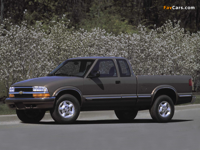 Images of Chevrolet S-10 ZR2 Extended Cab 1998–2003 (640 x 480)