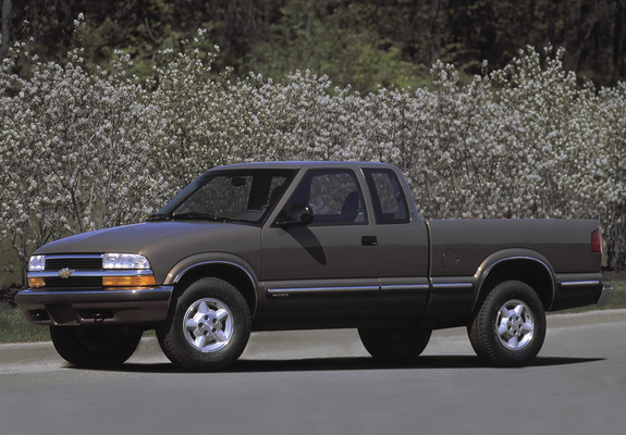 Images of Chevrolet S-10 ZR2 Extended Cab 1998–2003
