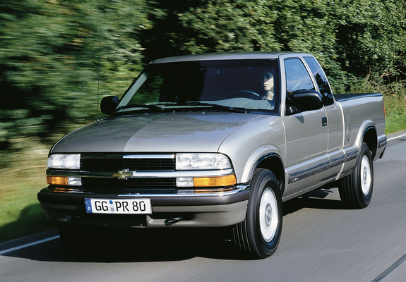 Photos of Chevrolet S-10 Extended Cab EU-spec 1998–2003