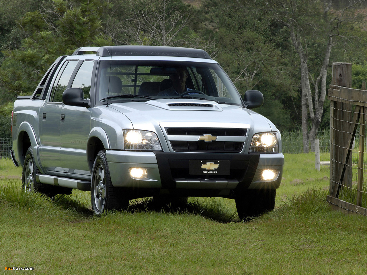 Photos of Chevrolet S-10 Crew Cab BR-spec 2008–12 (1280 x 960)