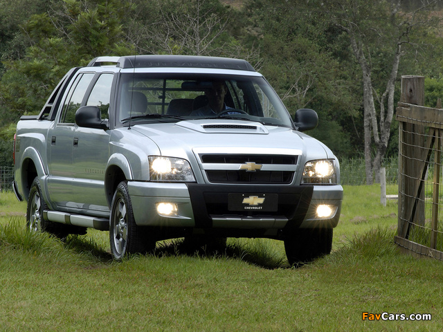 Photos of Chevrolet S-10 Crew Cab BR-spec 2008–12 (640 x 480)