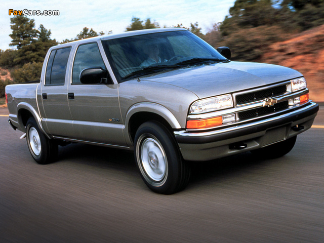 Pictures of Chevrolet S-10 Crew Cab 2001–04 (640 x 480)