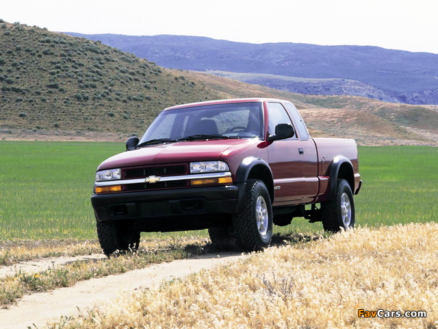 Chevrolet S-10 ZR2 Extended Cab 1998–2003 wallpapers (640 x 480)