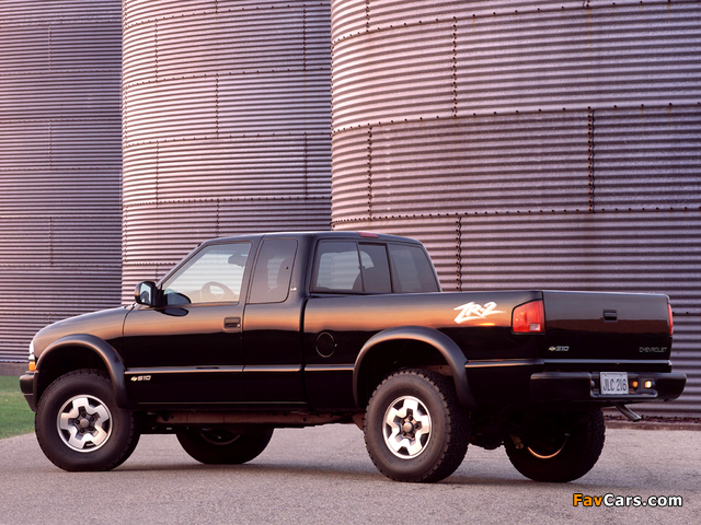 Chevrolet S-10 ZR2 Extended Cab 1998–2003 wallpapers (640 x 480)