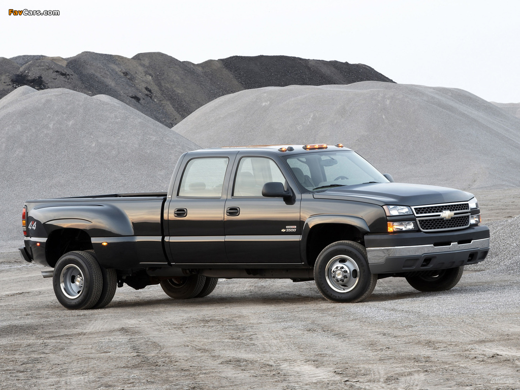 Chevrolet Silverado 3500 HD Crew Cab 2002–07 wallpapers (1024 x 768)