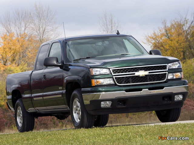 Chevrolet Silverado Hybrid Extended Cab 2004–06 images (640 x 480)