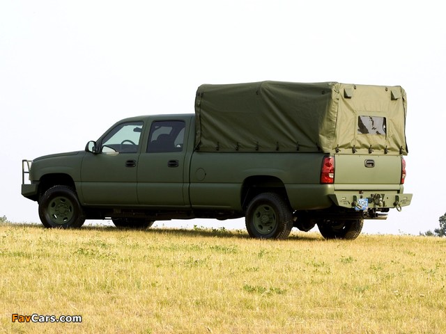 Chevrolet Silverado Military Vehicle 2004–06 photos (640 x 480)