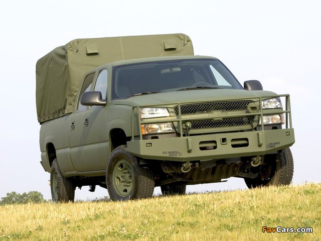 Chevrolet Silverado Military Vehicle 2004–06 wallpapers (640 x 480)