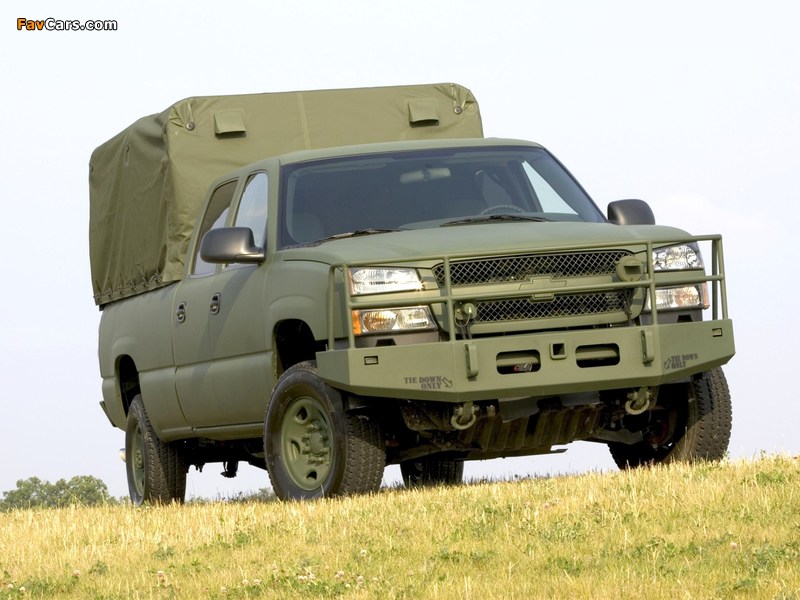 Chevrolet Silverado Military Vehicle 2004–06 wallpapers (800 x 600)