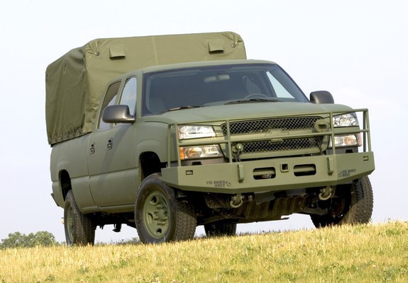 Chevrolet Silverado Military Vehicle 2004–06 wallpapers