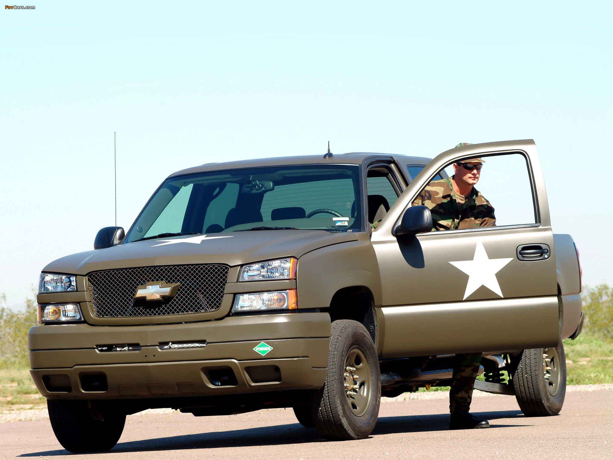 Chevrolet Silverado Hydrogen Military Vehicle 2005 wallpapers (2048 x 1536)