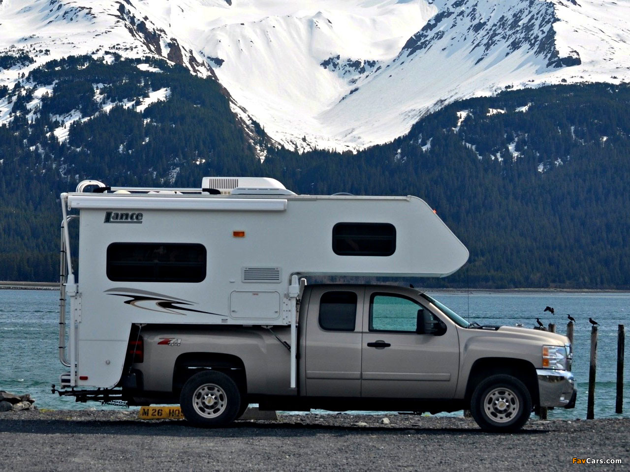 Chevrolet Silverado Z71 Lance Camper 2007–13 pictures (1280 x 960)