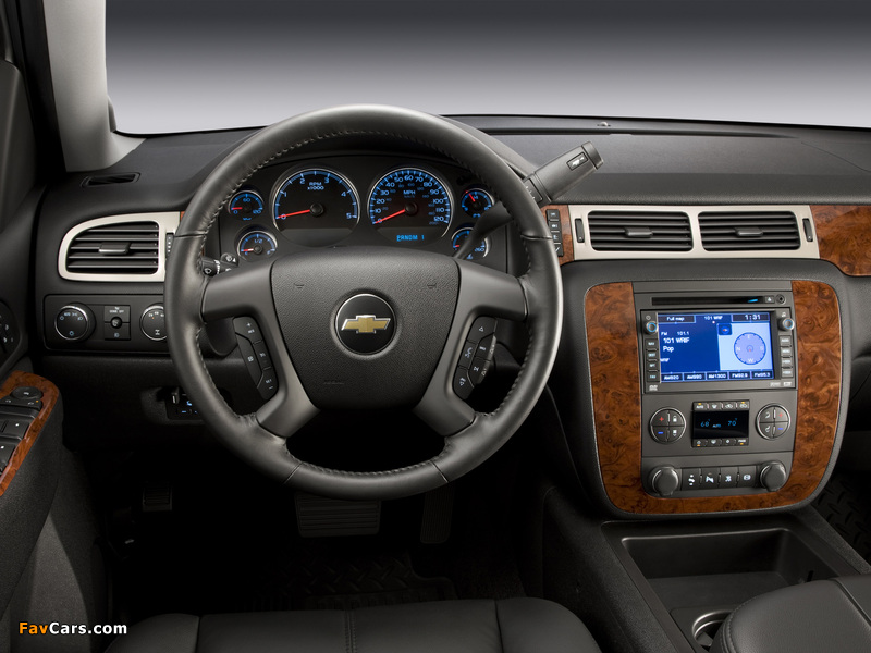 Chevrolet Silverado 2500 HD Z71 Crew Cab 2010–13 images (800 x 600)