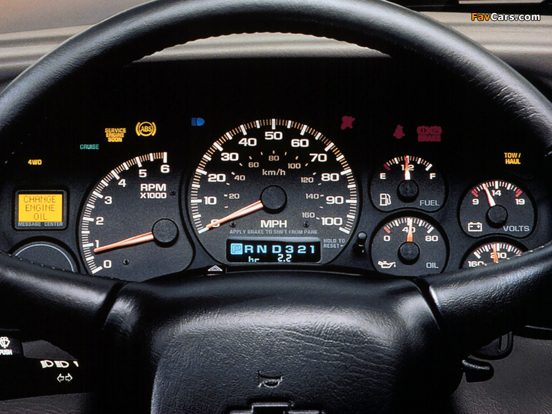 Images of Chevrolet Silverado Crew Cab 1999–2002 (800 x 600)