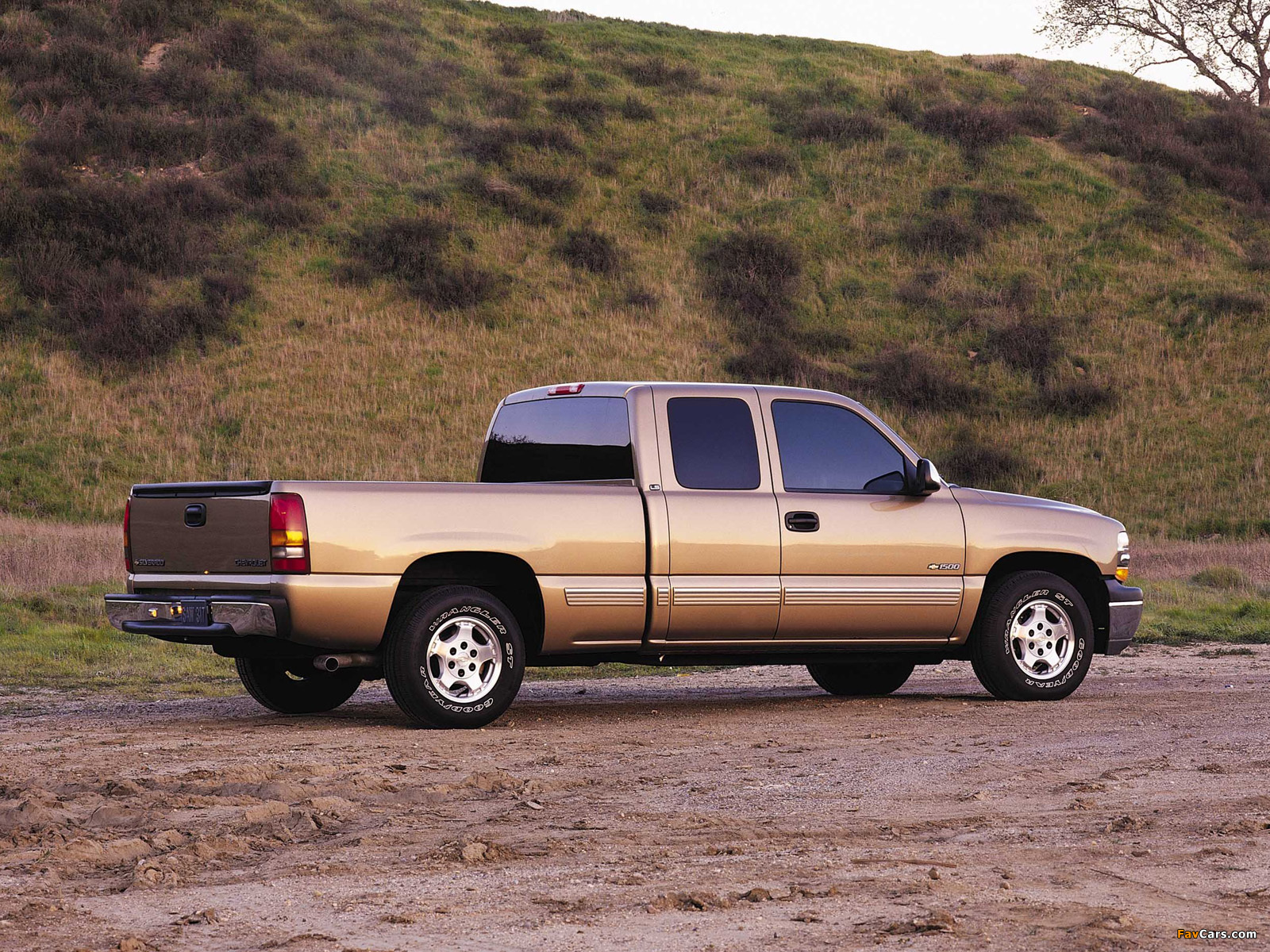 Images of Chevrolet Silverado Extended Cab 1999–2002 (1600 x 1200)