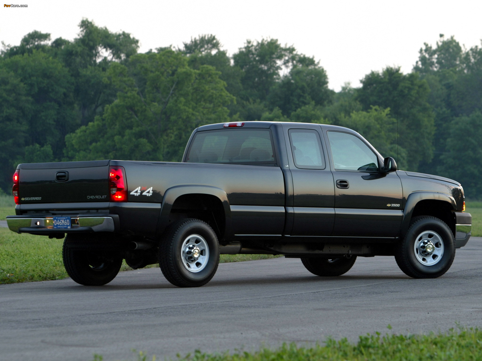 Images of Chevrolet Silverado 3500 Extended Cab 2002–07 (2048 x 1536)