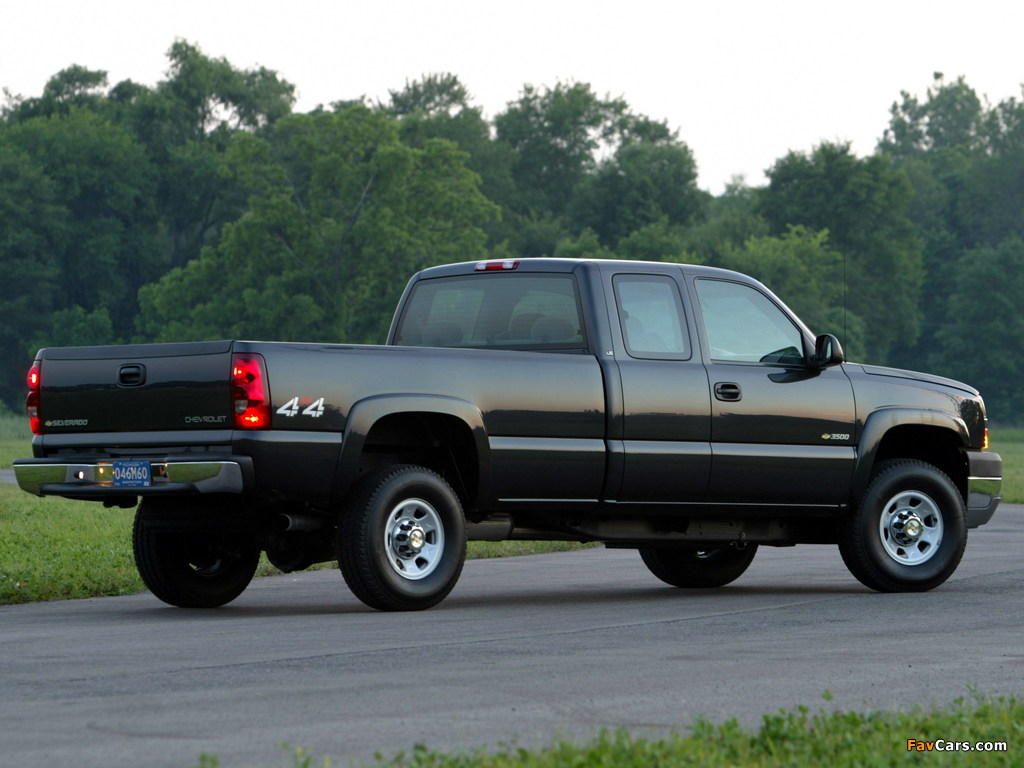 Images of Chevrolet Silverado 3500 Extended Cab 2002–07 (1024 x 768)