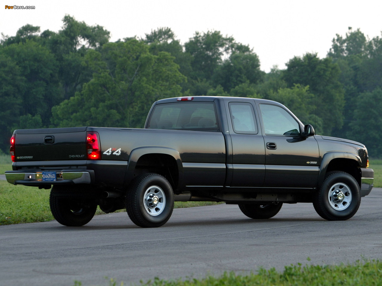 Images of Chevrolet Silverado 3500 Extended Cab 2002–07 (1280 x 960)