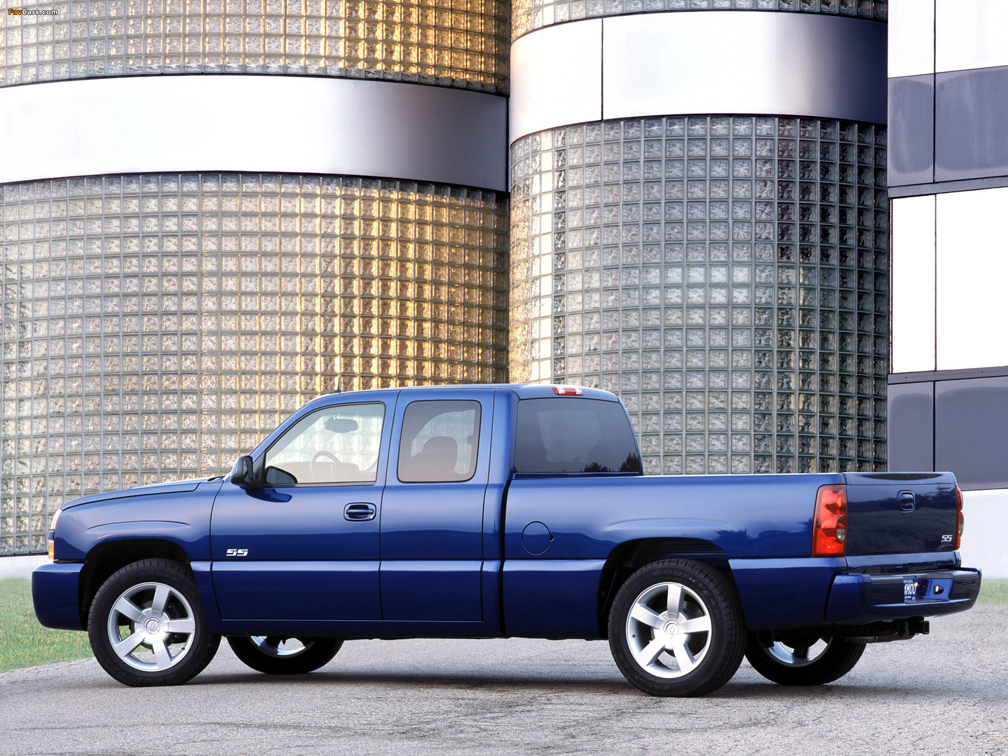 Images of Chevrolet Silverado SS Extended Cab 2002–07 (2048 x 1536)