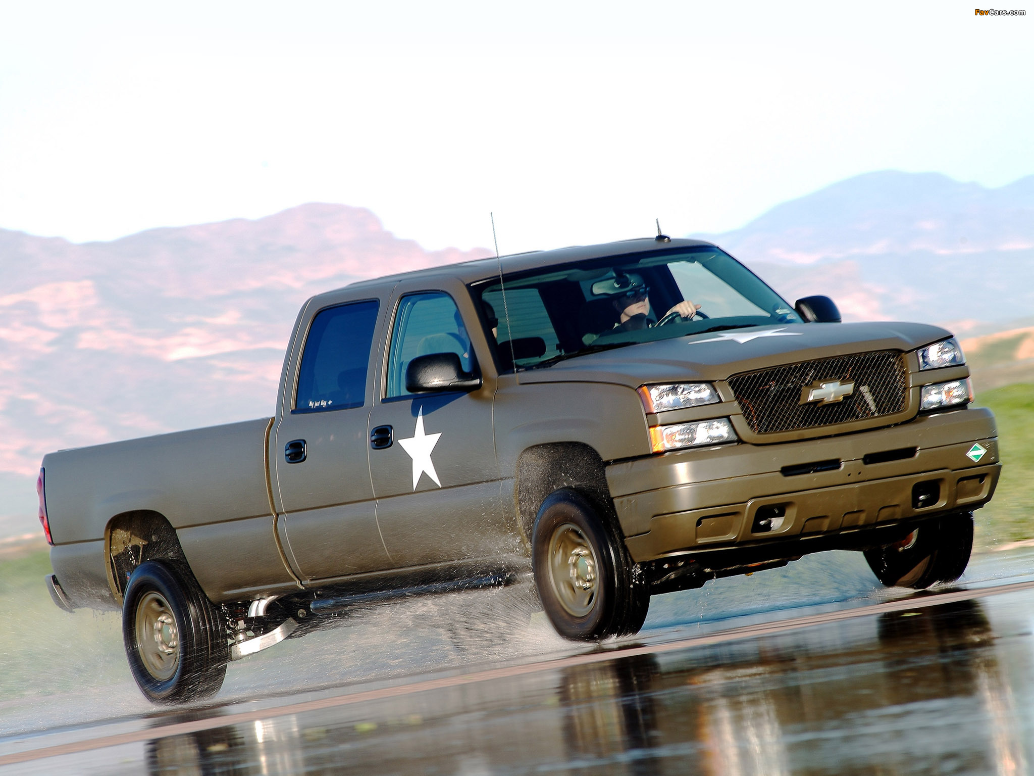 Images of Chevrolet Silverado Hydrogen Military Vehicle 2005 (2048 x 1536)
