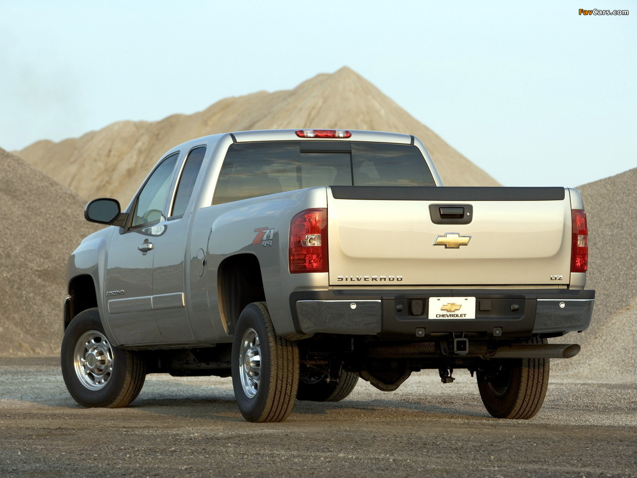 Images of Chevrolet Silverado 2500 HD Z71 Extended Cab 2006–10 (1280 x 960)
