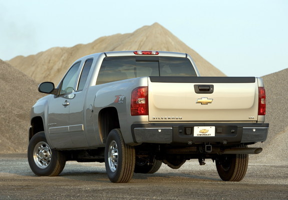 Images of Chevrolet Silverado 2500 HD Z71 Extended Cab 2006–10