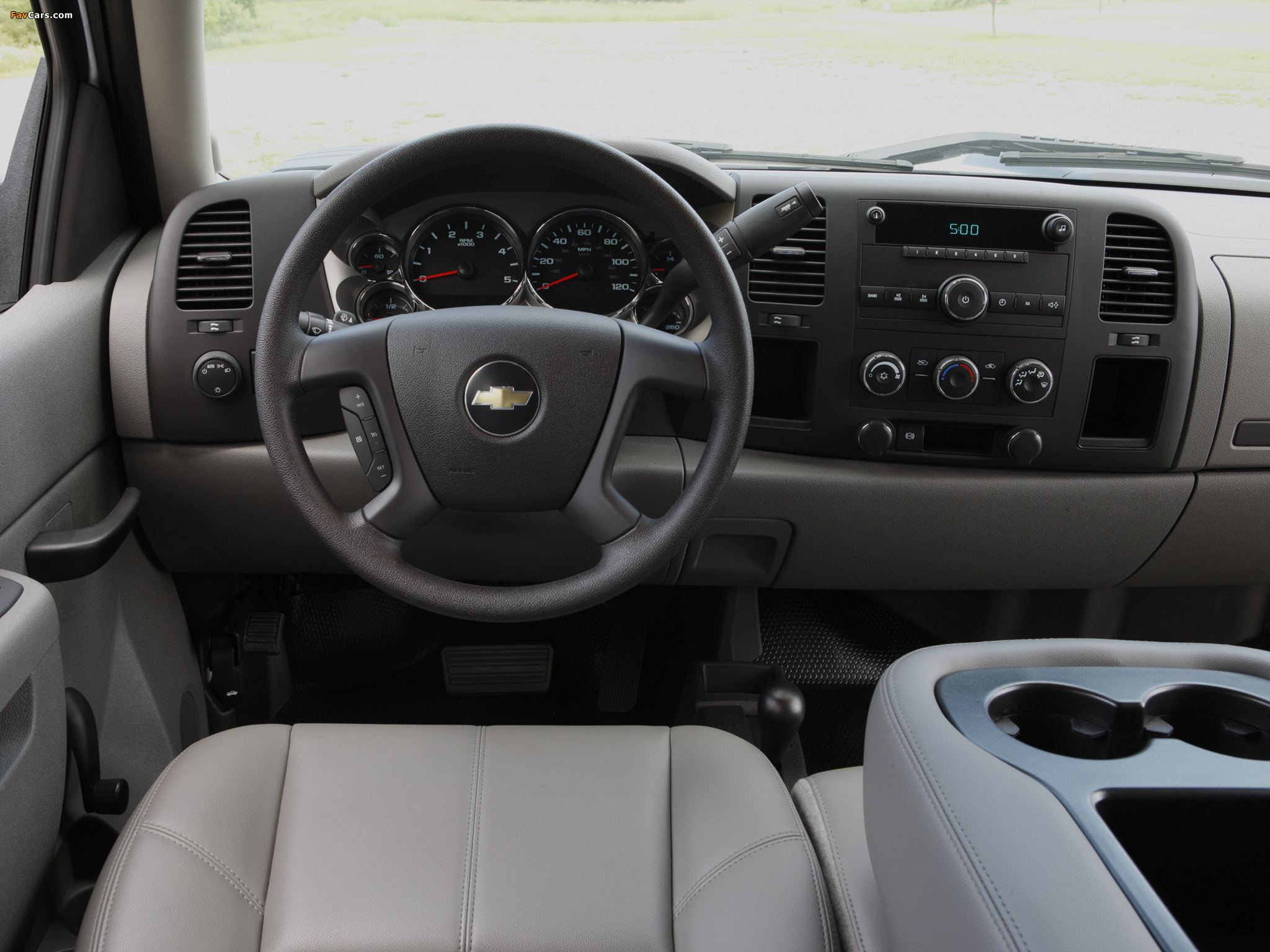 Images of Chevrolet Silverado 3500 HD Crew Cab 2010–13 (2048 x 1536)