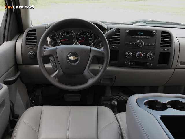 Images of Chevrolet Silverado 3500 HD Crew Cab 2010–13 (640 x 480)