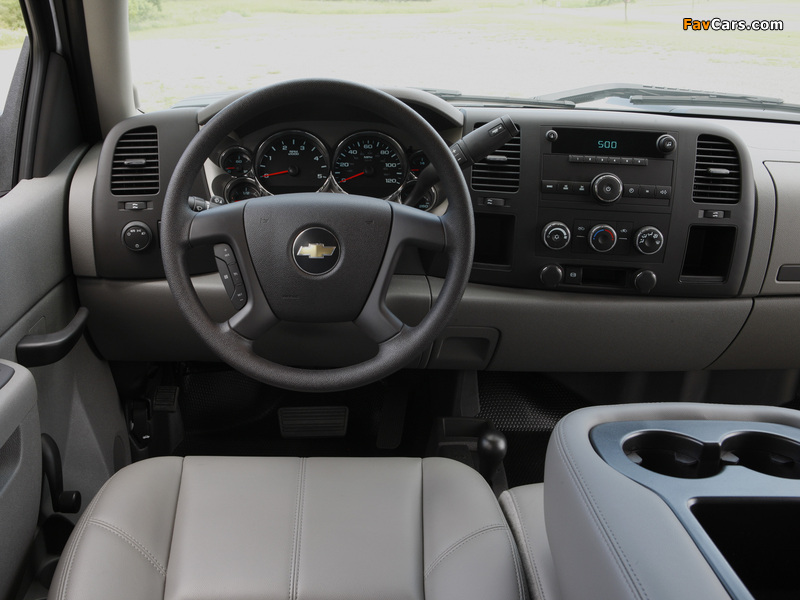 Images of Chevrolet Silverado 3500 HD Crew Cab 2010–13 (800 x 600)