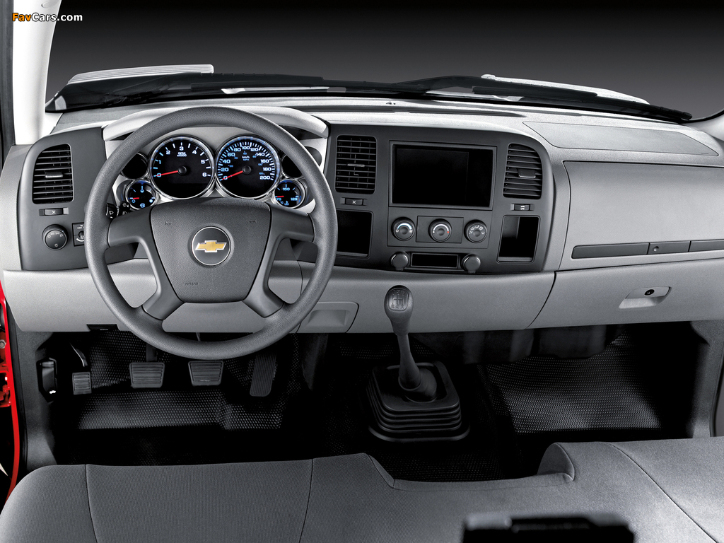 Images of Chevrolet Silverado 3500 HD Chassis Cab 2010–13 (1024 x 768)