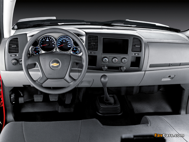 Images of Chevrolet Silverado 3500 HD Chassis Cab 2010–13 (640 x 480)