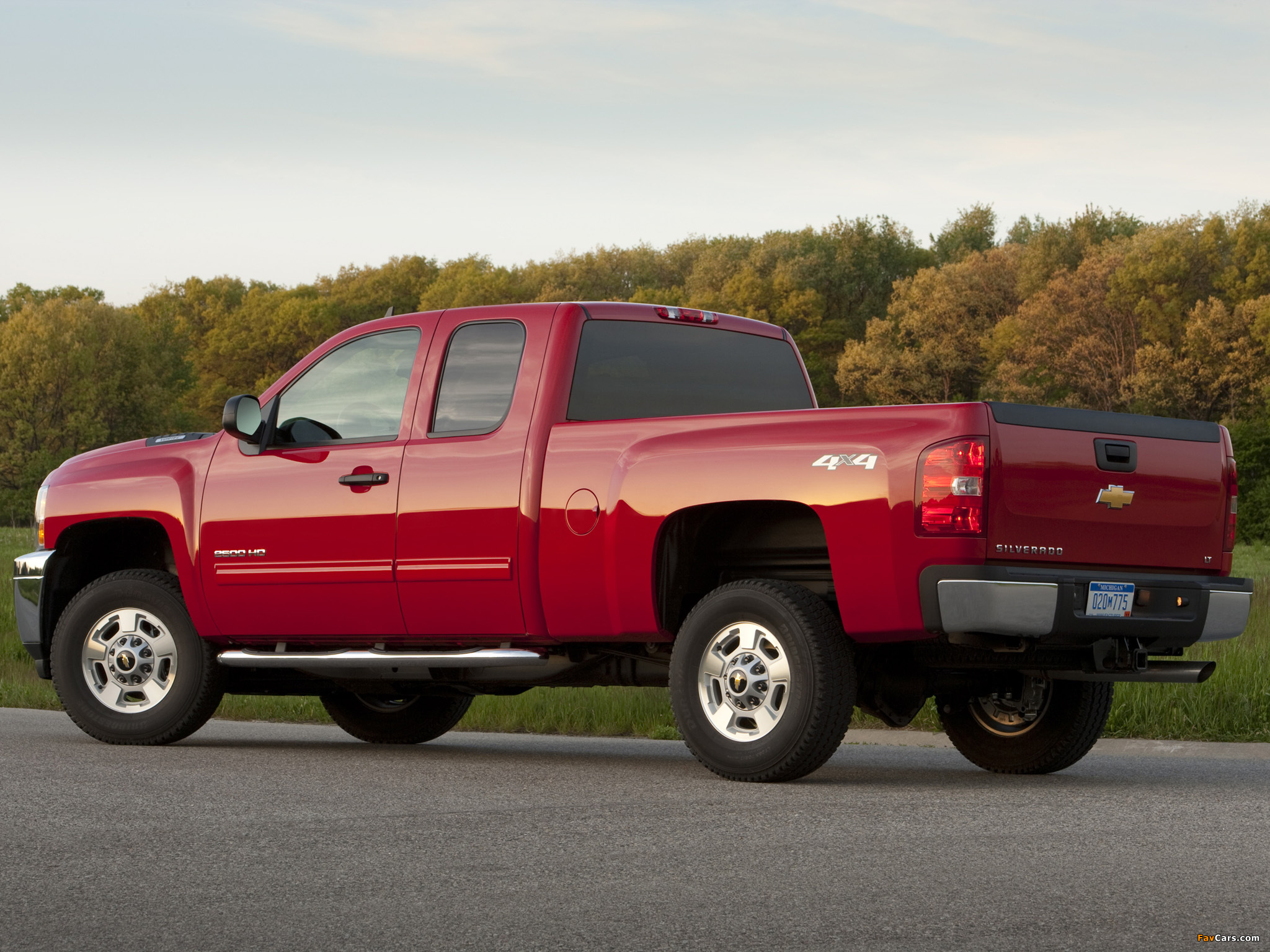 Images of Chevrolet Silverado 2500 HD Extended Cab 2010–13 (2048 x 1536)