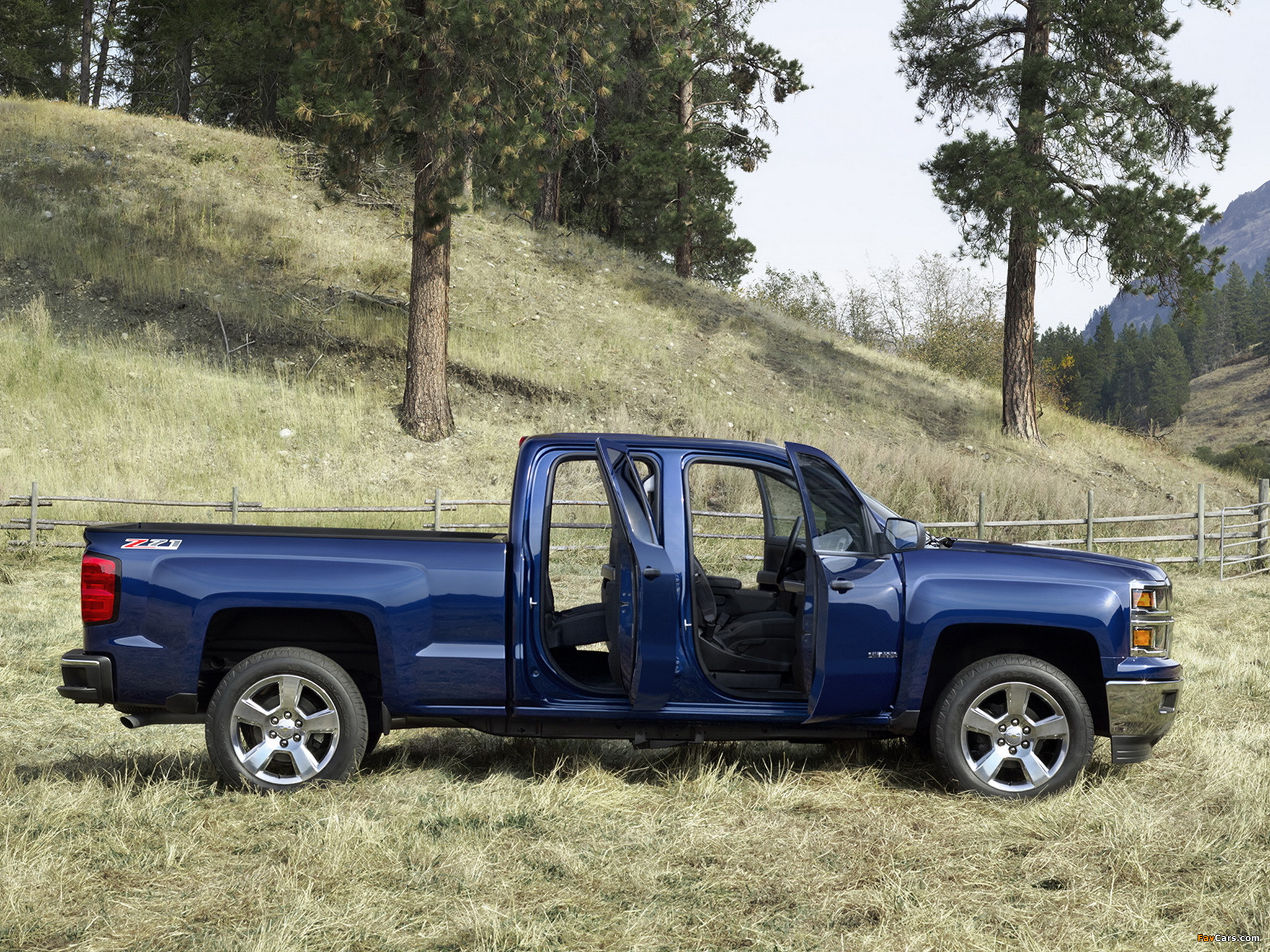 Images of Chevrolet Silverado Z71 Extended Cab 2013 (2048 x 1536)